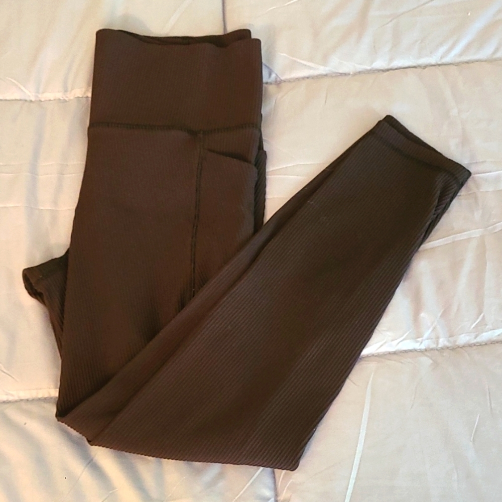 Like New Athleta Salutation Stash Pocket II Rib 7/8 Tight (Medium)
